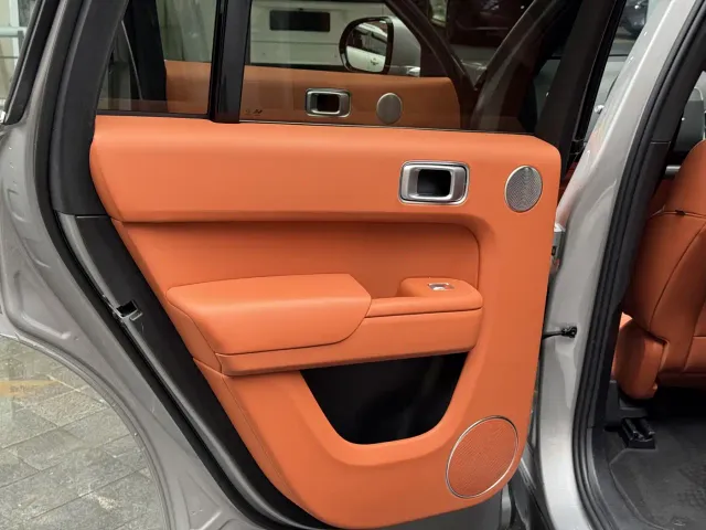 Li Auto L8 — Фото автомобиля 15