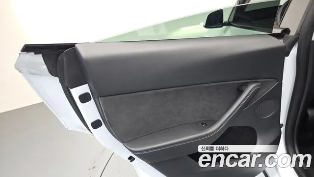 Tesla Model Y — Фото автомобиля 14
