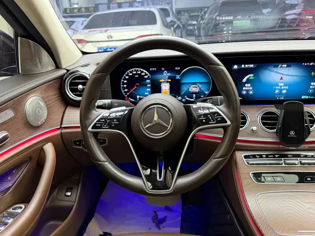 Mercedes-Benz E-Class — Фото автомобиля 6