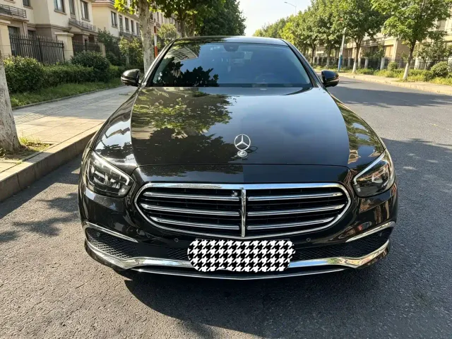 Mercedes-Benz E-Class — Фото автомобиля 2