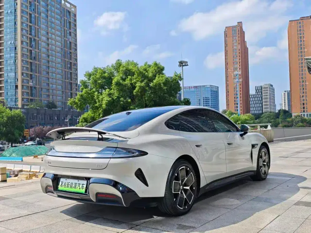 Xiaomi SU7 — Фото автомобиля 6