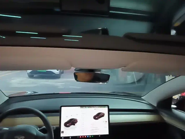 Tesla Model 3 — Фото автомобиля 17