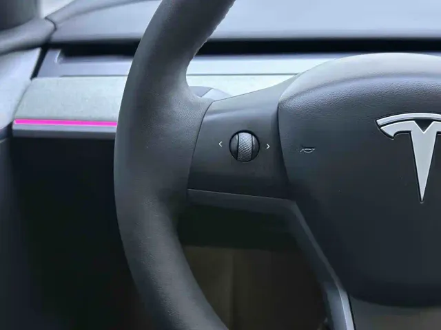 Tesla Model Y — Фото автомобиля 25