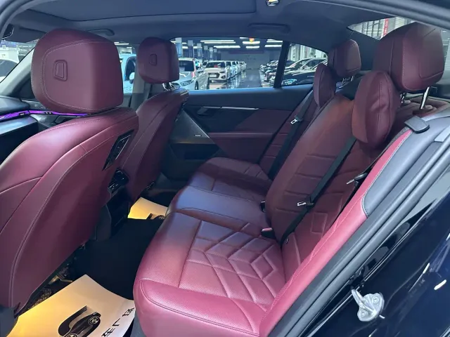 BMW 5 Series — Фото автомобиля 5