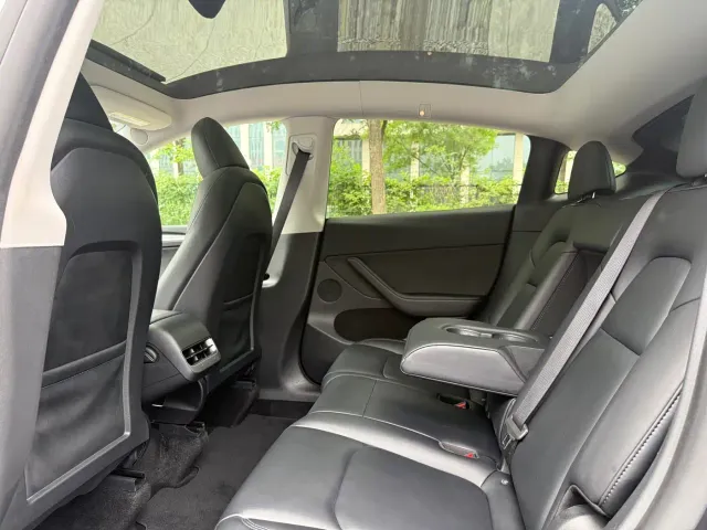 Tesla Model Y — Фото автомобиля 13