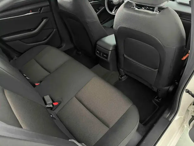 Mazda Axela — Фото автомобиля 12