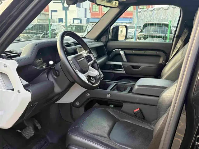 Land Rover Defender — Фото автомобиля 5