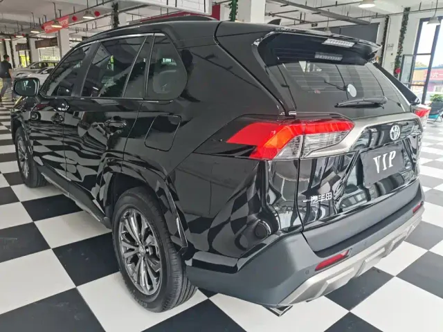Toyota RAV4 — Фото автомобиля 9