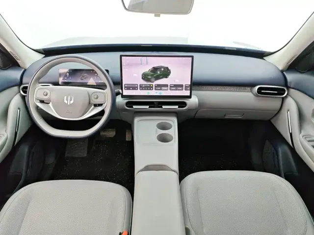 Leapmotor A10 — Фото автомобиля 12
