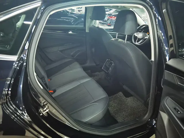 Volkswagen Passat — Фото автомобиля 5