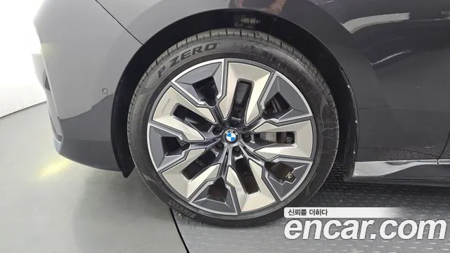 BMW i7 — Фото автомобиля 2