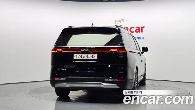 Kia Canival — Фото автомобиля 4