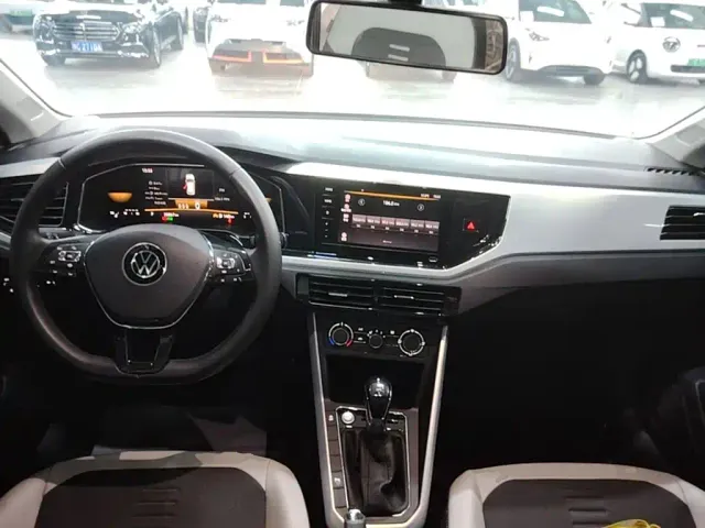 Volkswagen Polo — Фото автомобиля 9