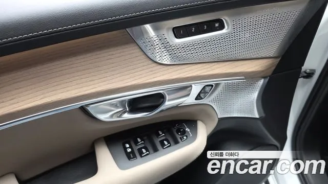 Volvo XC90 — Фото автомобиля 30
