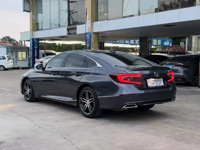 Honda Accord — Фото автомобиля 9