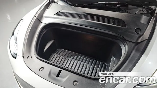 Tesla Model Y — Фото автомобиля 9