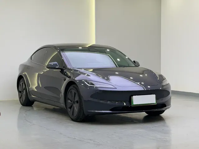Tesla Model 3 — Фото автомобиля 3