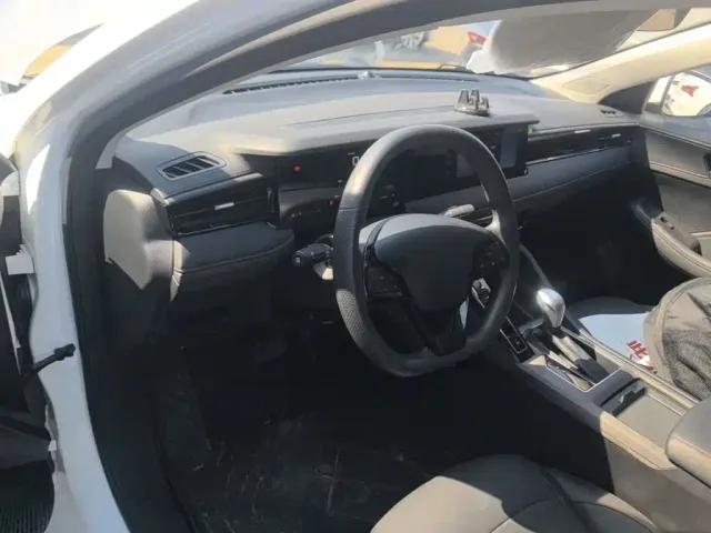 Roewe i5 — Фото автомобиля 9