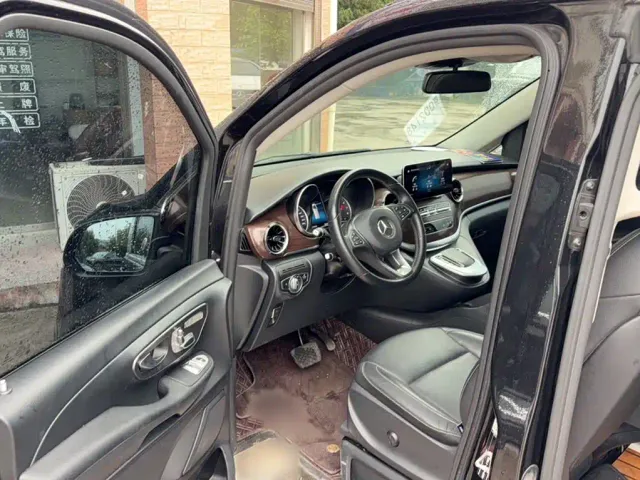 Mercedes-Benz V-Class — Фото автомобиля 12