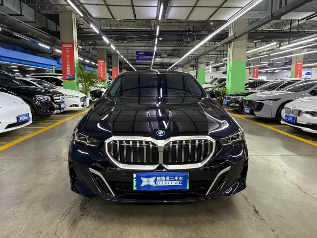 BMW i5 — Фото автомобиля 2