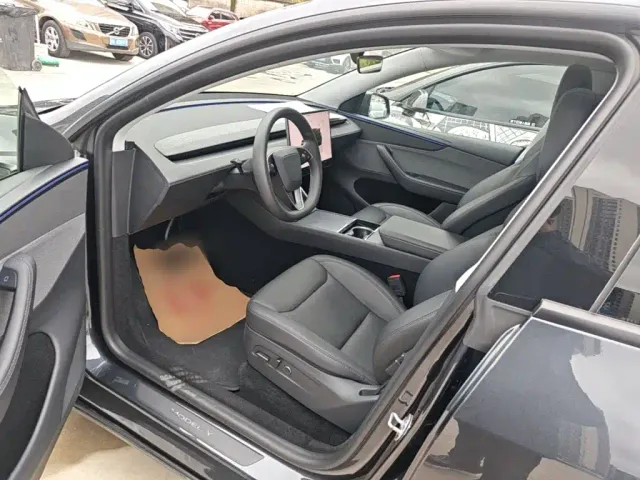 Tesla Model Y — Фото автомобиля 15