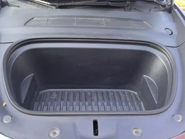 Tesla Model Y — Фото автомобиля 10