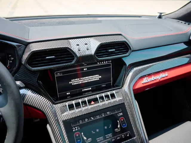 Lamborghini Urus — Фото автомобиля 19