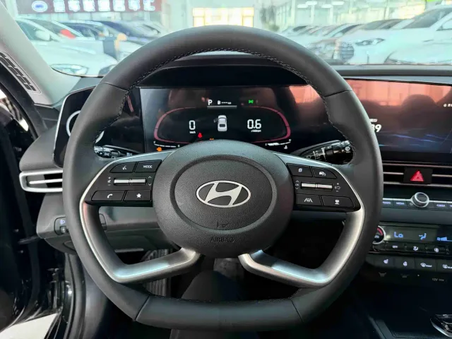 Hyundai Elantra — Фото автомобиля 11