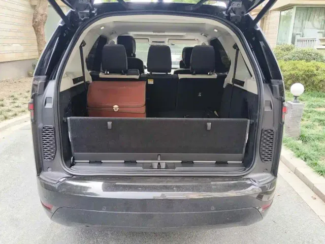 Land Rover Discovery 2024 360PS Dynamic SE — Фото автомобиля 5
