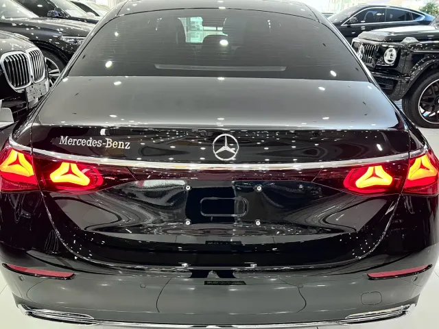 Mercedes-Benz E-Class — Фото автомобиля 5