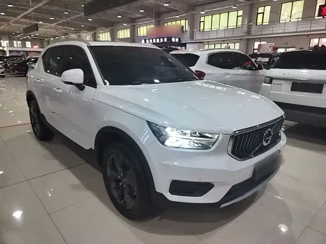 Volvo XC40 — Фото автомобиля 21