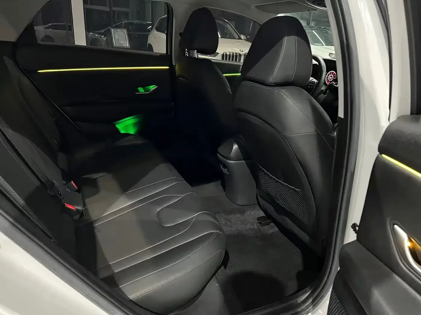 Hyundai Elantra 2021 1.5L CVT LUX Premium Edition — Фото автомобиля 8