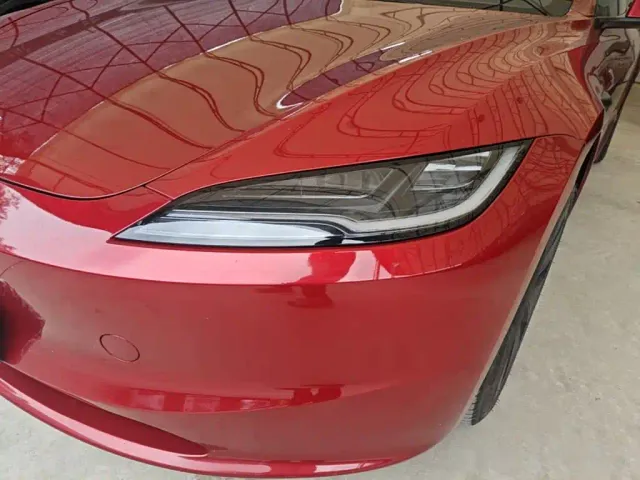 Tesla Model 3 — Фото автомобиля 23