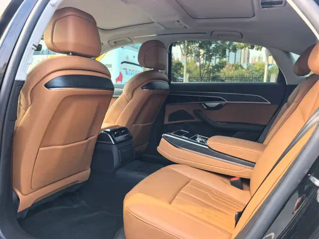 Audi A8 — Фото автомобиля 14