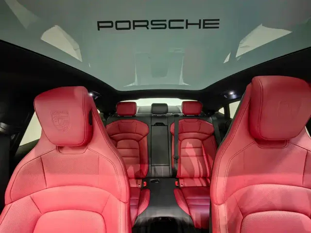 Porsche Taycan — Фото автомобиля 3
