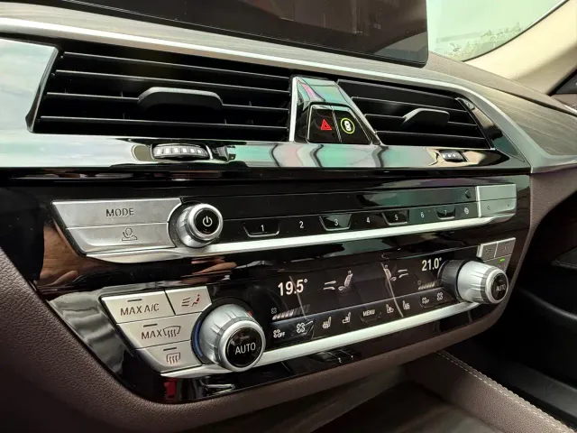 BMW 5 Series — Фото автомобиля 11