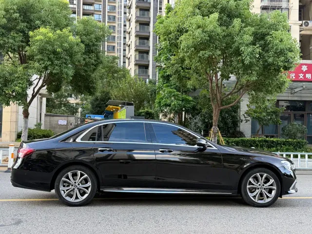 Mercedes-Benz E-Class — Фото автомобиля 4