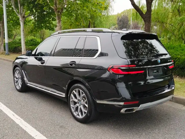 BMW X7 — Фото автомобиля 2