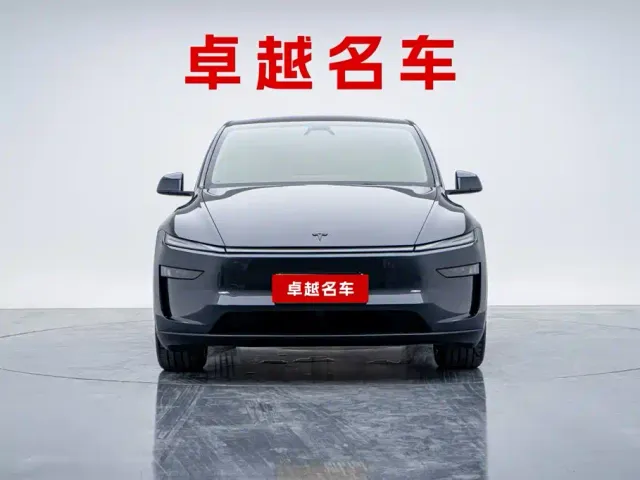 Tesla Model Y — Фото автомобиля 5