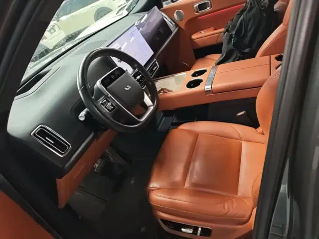 Li Auto L8 — Фото автомобиля 14