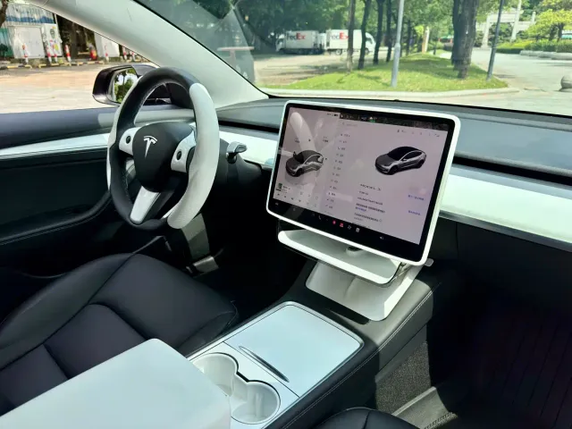 Tesla Model 3 — Фото автомобиля 18