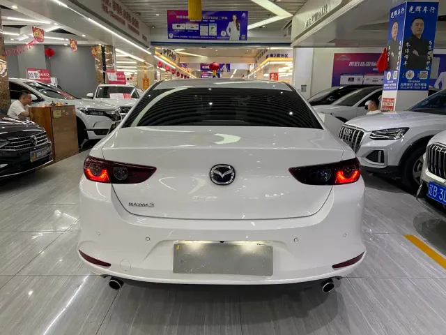 Mazda Axela — Фото автомобиля 5