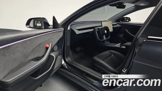 Tesla Model 3 — Фото автомобиля 10
