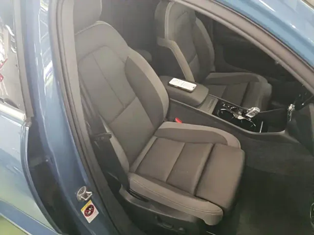 Volvo XC40 — Фото автомобиля 24