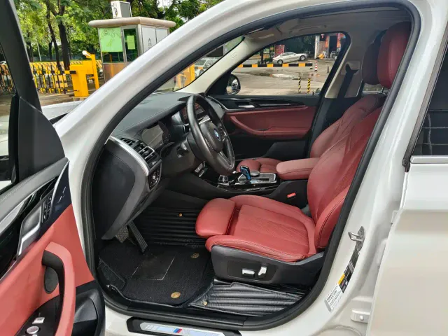 BMW iX3 — Фото автомобиля 10