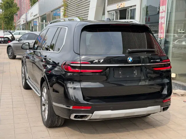 BMW X7 — Фото автомобиля 30
