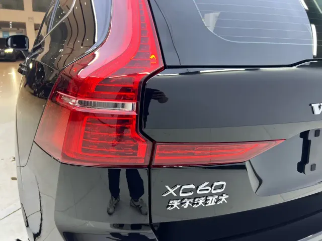 Volvo XC60 — Фото автомобиля 8