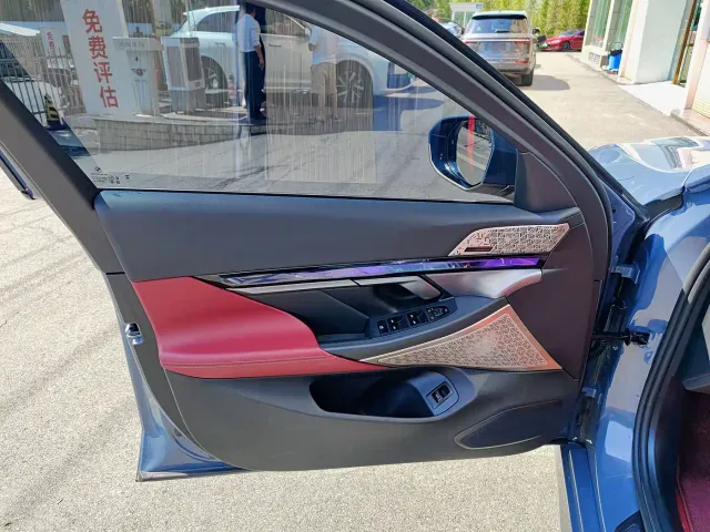 BMW i5 — Фото автомобиля 6