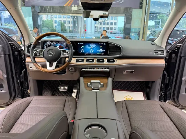 Mercedes-Benz GLS-Class — Фото автомобиля 10