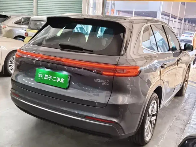Geely Galaxy Starship 7 EM-i — Фото автомобиля 6